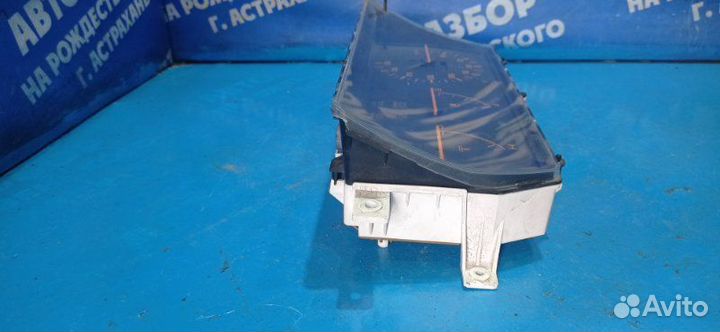 Панель приборов Mazda Familia седан FE 1986