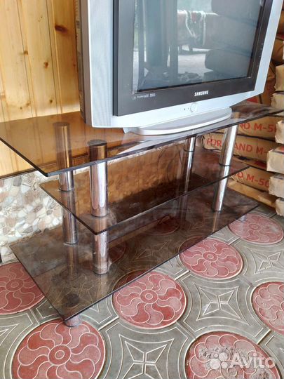 Стеклянная тумба под тв
