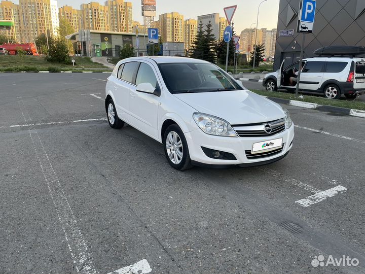 Opel Astra 1.6 МТ, 2012, 261 900 км