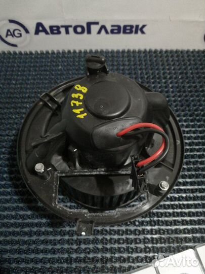 Мотор отопителя Volkswagen Passat