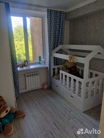 Детская кроватка домик