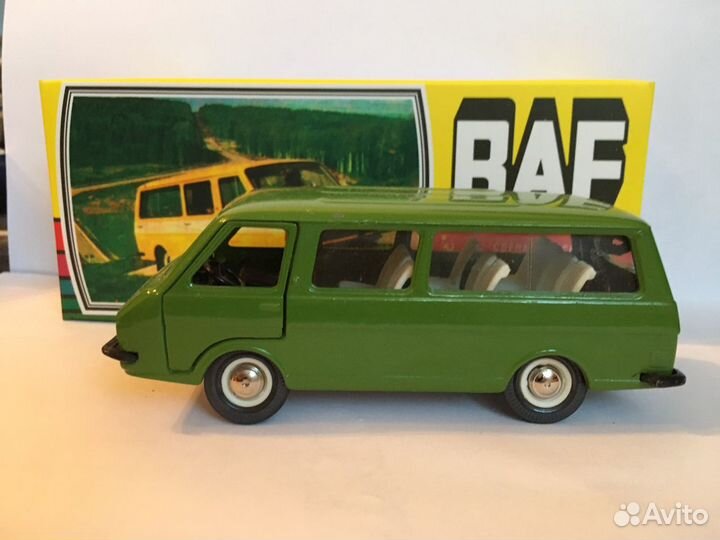 Модель 1:43 раф 2203 А18 без ми травянистый цвет