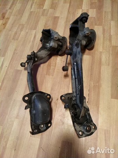 Кулак задний Audi Q3 Skoda Yeti Passat B6 Tiguan