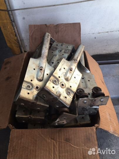 Каретка с роликами для сдвижной крыши