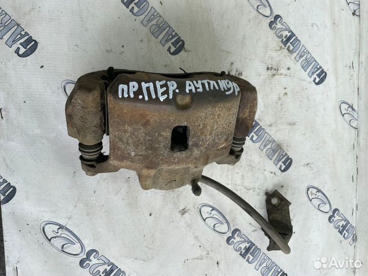 Суппорт правый передний Mitsubishi Outlander 1