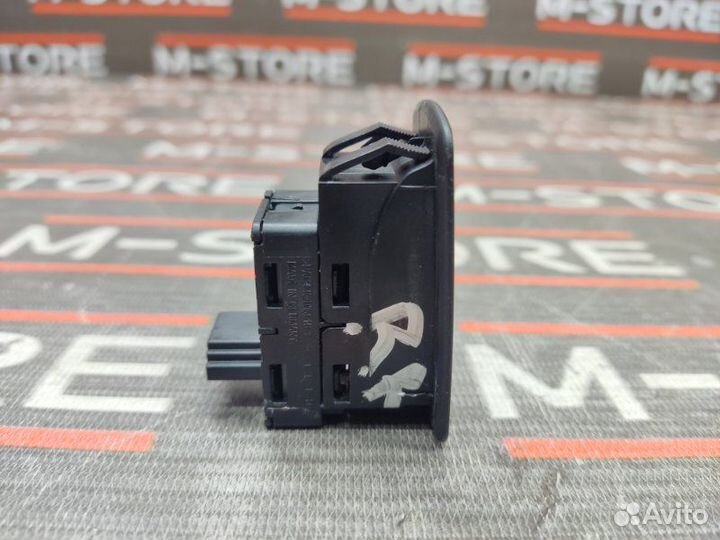 Кнопка стеклоподъемника задняя Bmw 1-Series E87