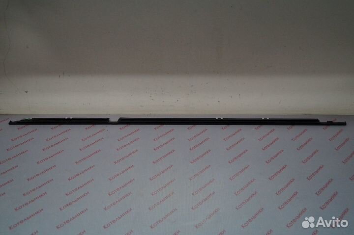 Nissan 82820-AV600 Молдинг зад правый