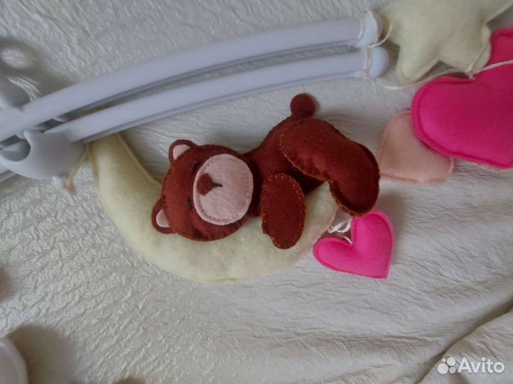 Мобиль на кроватку из фетра