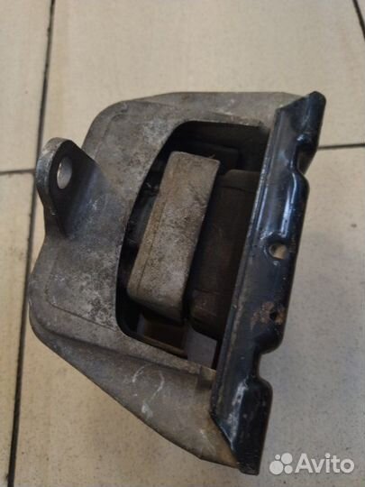 Подушка коробки передач Skoda Octavia