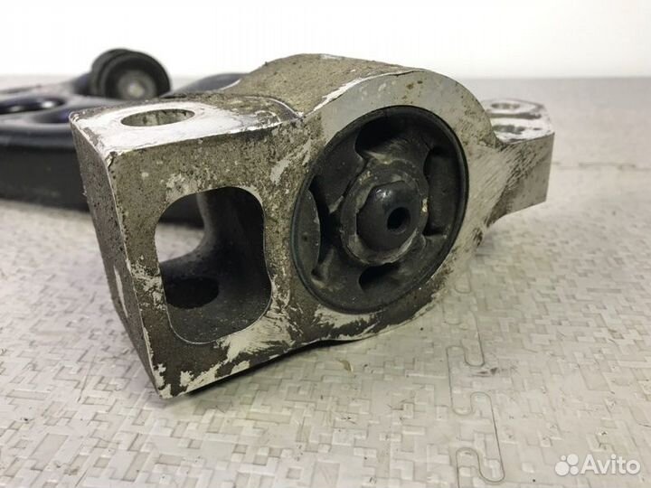 Рычаг подвески нижний передний левый Volkswagen