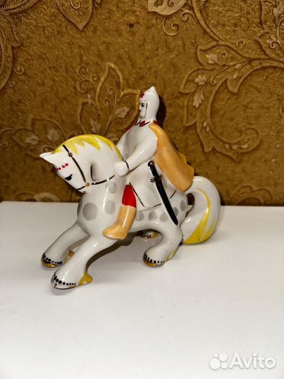 Фарфоровая статуэтка буденовец на коне
