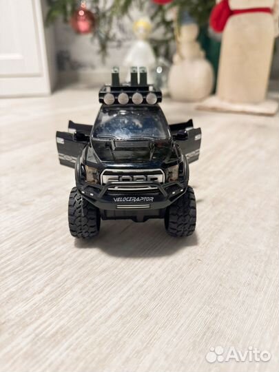 Можель ford velociraptor