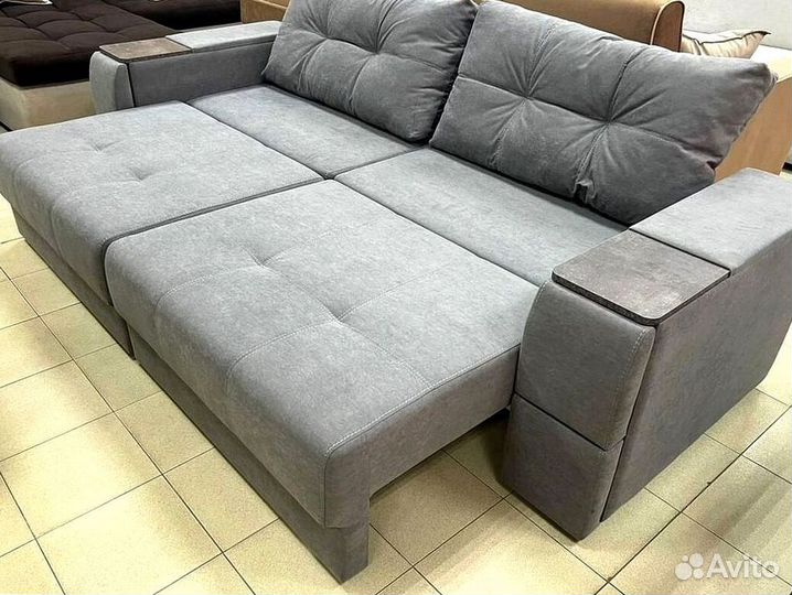 Диван с ящиками и столом