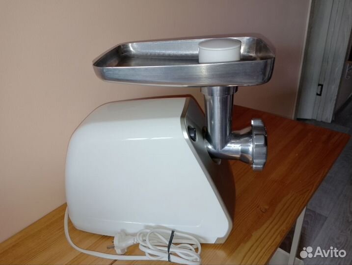 Электрическая мясорубка Philips HR2728