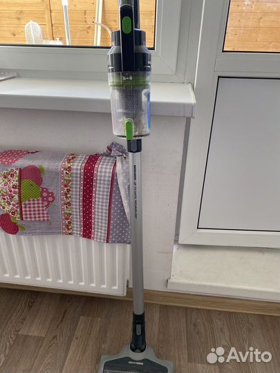 Пылесос вертикальный беспроводной Redmond