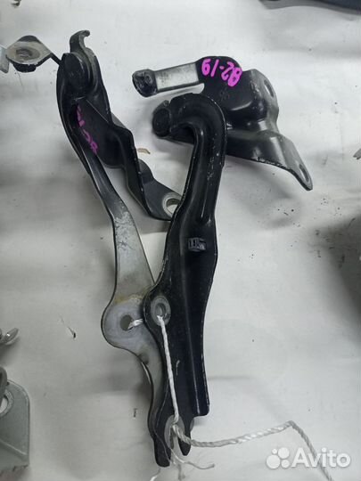 Петли капота mazda 3 бк