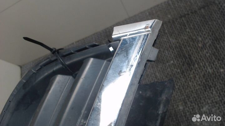 Решетка радиатора Volkswagen Touareg, 2005