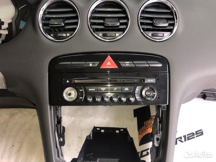 Торпеда Peugeot 308Sw DV6C 2012