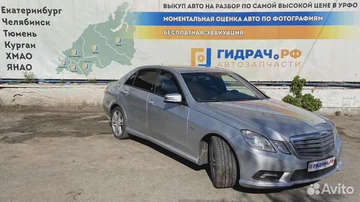 Обшивка двери передней левой Mercedes-Benz E-Class