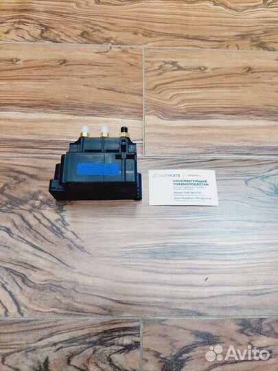 Ауди блок клапанов подвески A8 D4 4H0616013B