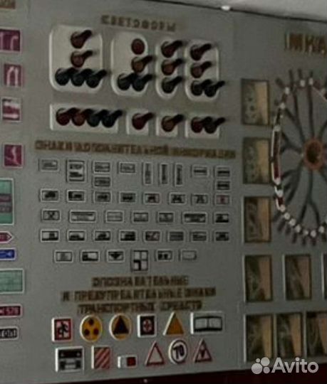 Стенд с дорожными знаками