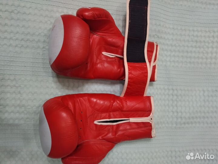 Шлем и перчатки