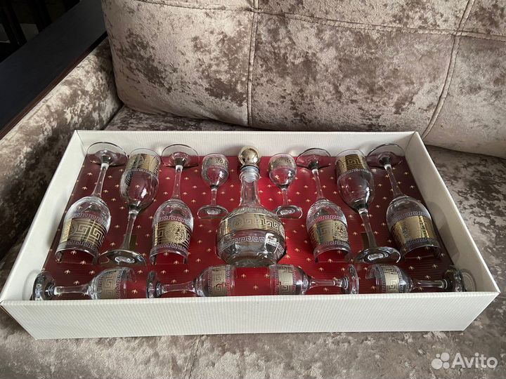 Набор бокалов и рюмок