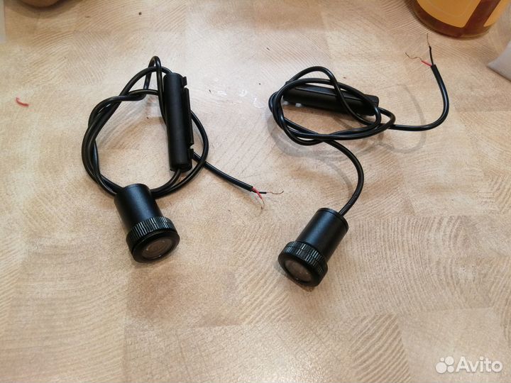 Проекция логотипа BMW глазок