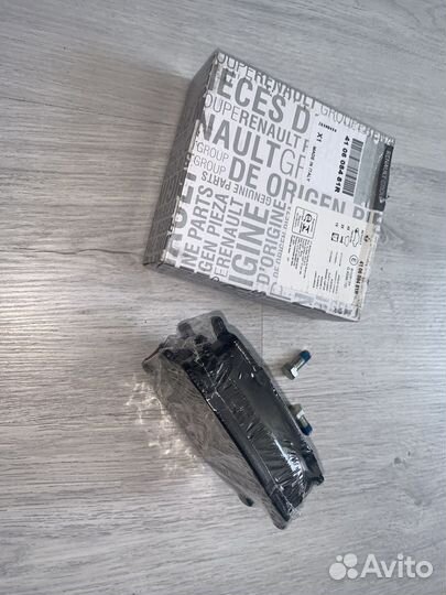 Колодки тормозные передние Ларгус Веста 410608481R