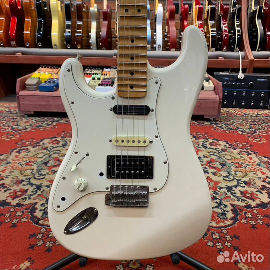 Электрогитара Fender Stratocaster Lefty HSH White