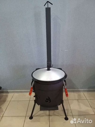 Казан на 12 литров и печь с дверцей и трубой