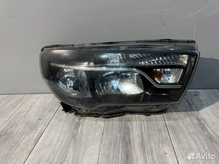 Фара правая LADA Vesta H4M429 2021
