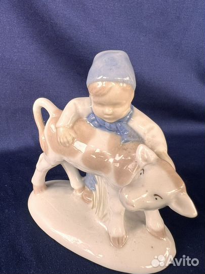 Статуэтка Мальчик с теленком, Grafenthal