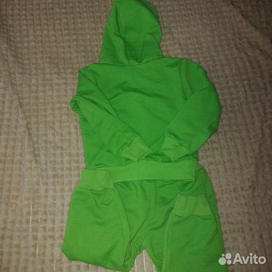 Костюм на мальчика 92-98 р-р