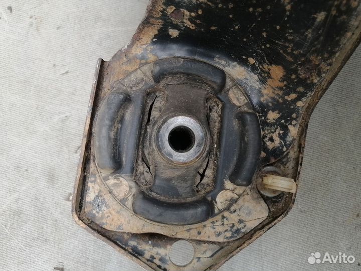 Кронштейн редуктора для Honda CR-V 1996-2002