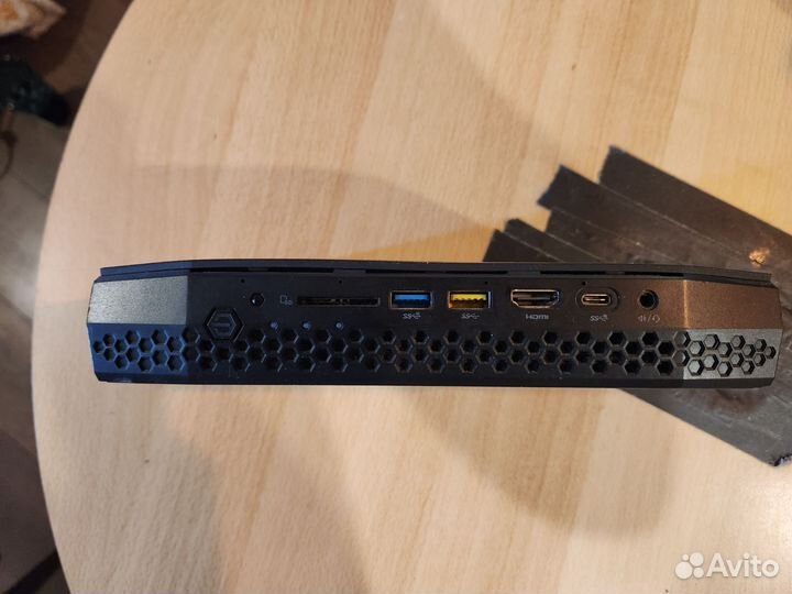 Мини пк Intel NUC hades canyon NUC8i7HVK