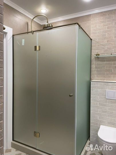 Стеклянные душевые перегородки