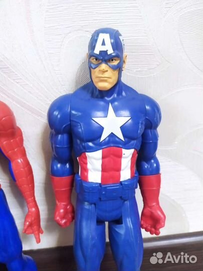 Игрушки (Человек-паук, Капитан Америка)
