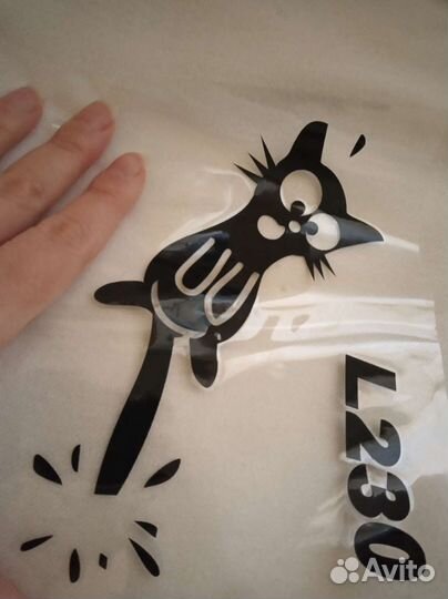 Наклейка на стекло