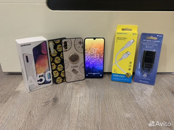 Samsung A50 128гб белый