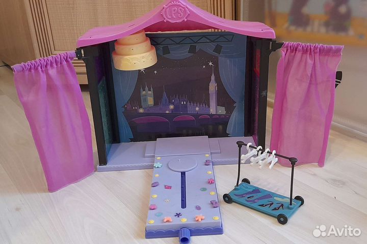 Купольная сцена