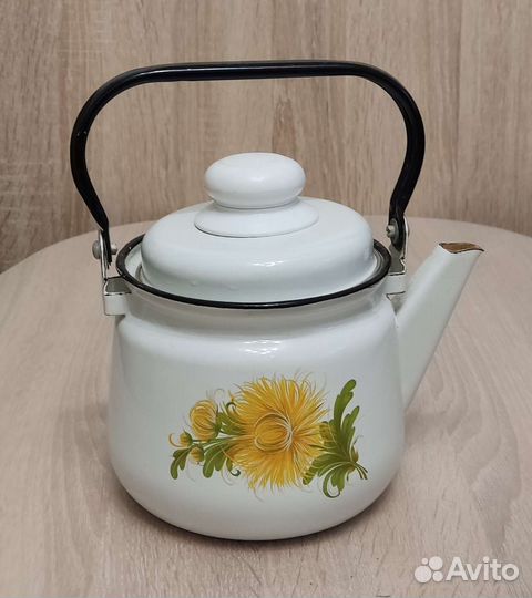 Чайник эмалированный со свистком