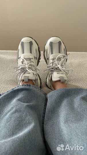 Кроссовки женские