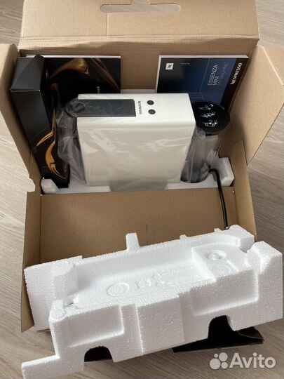 Капсульная кофемашина Nespresso essenza mini новая