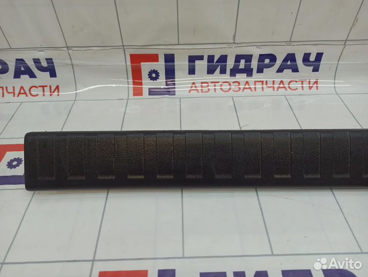 Обшивка багажника на заднюю панели Toyota Land Cruiser Prado (J150) 58574-60120-C0