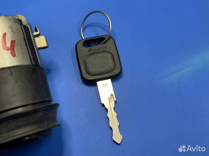 Замок багажника с ключом Audi 100/A6 C4 Авант
