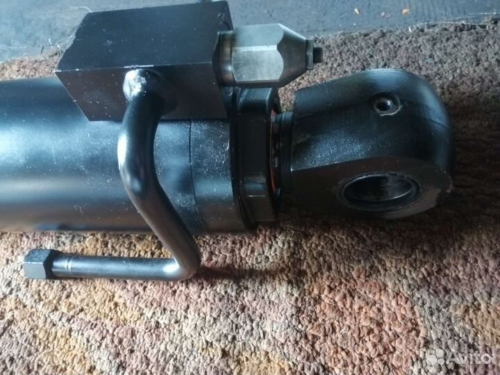 Цилиндр опрокидывания ковша JCB 563/60126