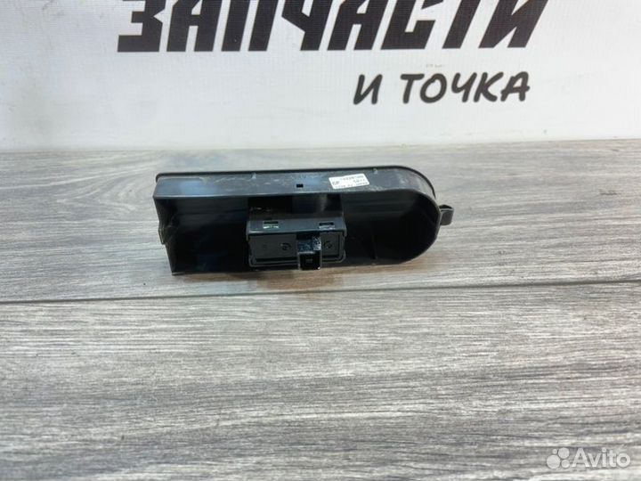 Кнопка стеклоподъемника передняя правая Opel Astra