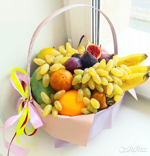 Фруктовая корзина, корзина фруктов и ягод