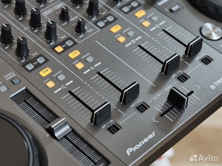 DJ контроллер Pioneer DDJ-T1 в идеале